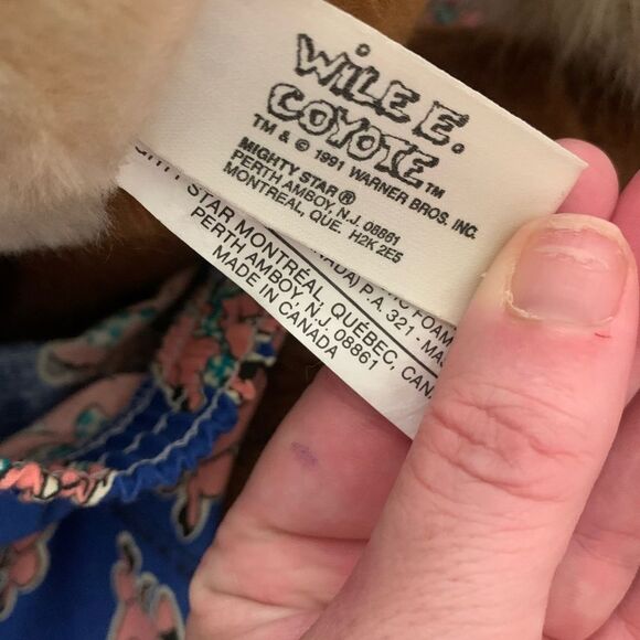 Wile E Coyote 1991 RARE Plush Jumbo Warner Bros Mighty Star Deadstock Boxers - Picture 4 of 5